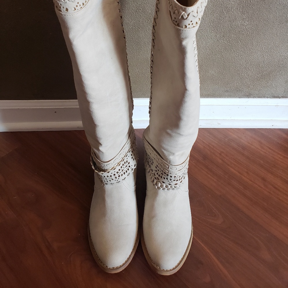 Not Rated Western Style Boot - Picture 3 of 6